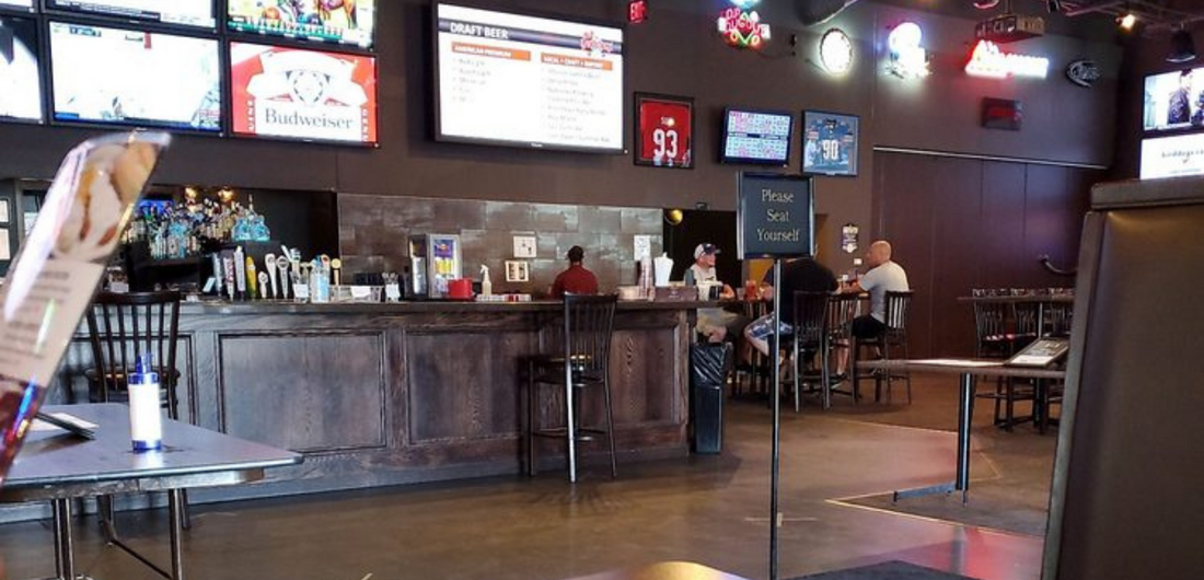 DJ's Dugout Elkhorn Omaha Happy Hour 🍻 Highlights, Info, Reviews