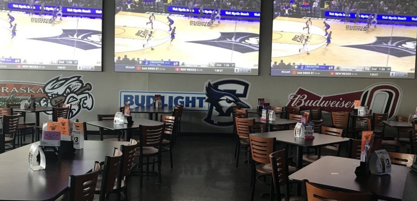 Lighthouse Omaha Bar & Grill Happy Hour Highlights Info Reviews 168th Cornhusker Tiburon
